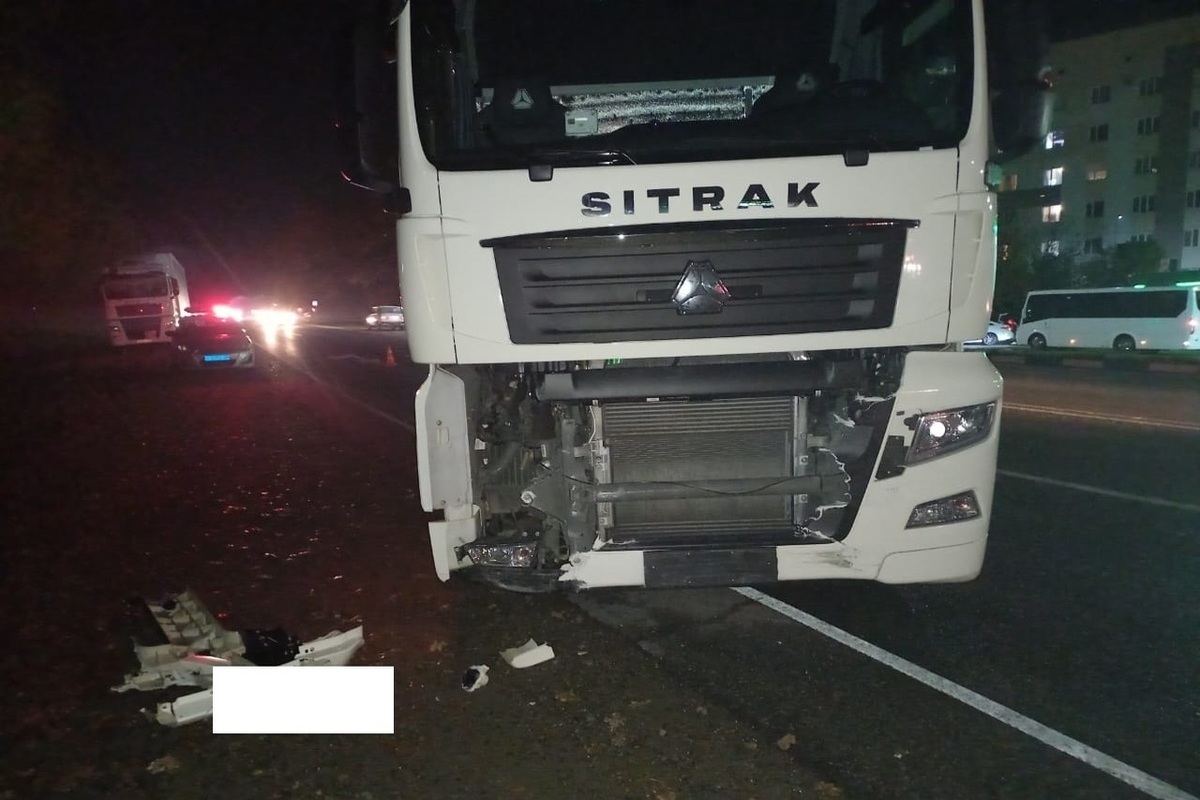 В Ставрополе водитель грузовика спровоцировал тройное ДТП с иномарками
