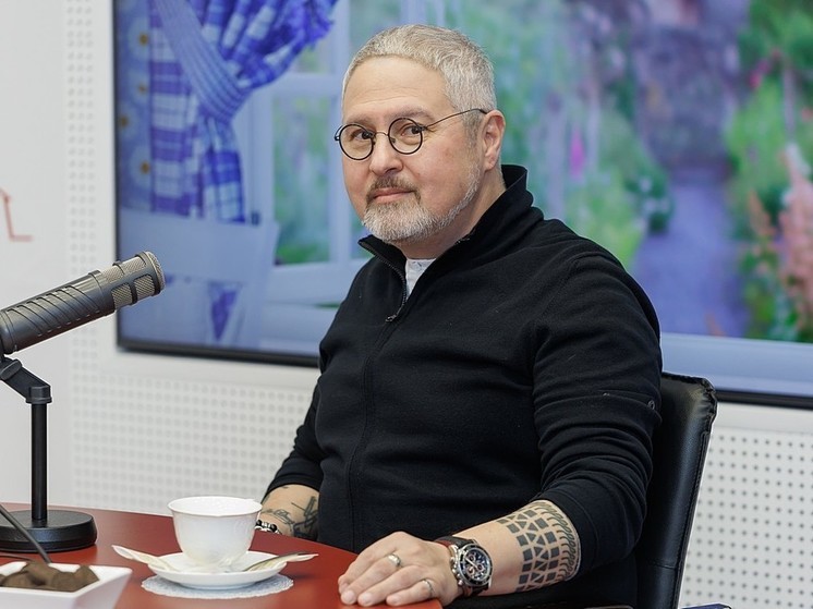 Худрук Псковского драмтеатра рассказал, что набил первую татуировку после 40 лет