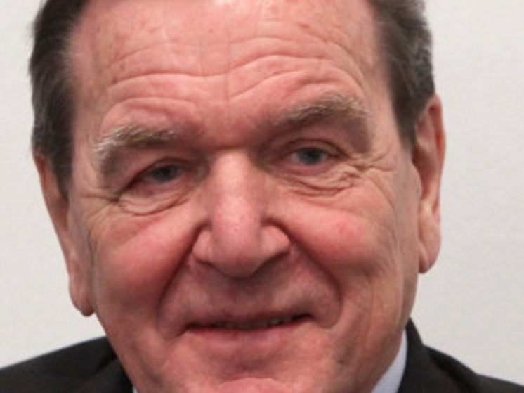 Шредер: поставки оружия Украине не помогут урегулировать конфликт