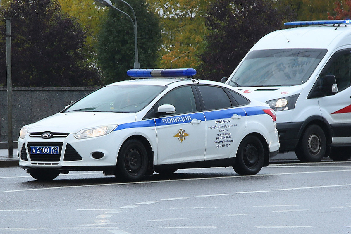 Водитель полицейской машины. Полицейский автомобиль. Машина "полиция". Машины полиции России. Полиция авто.