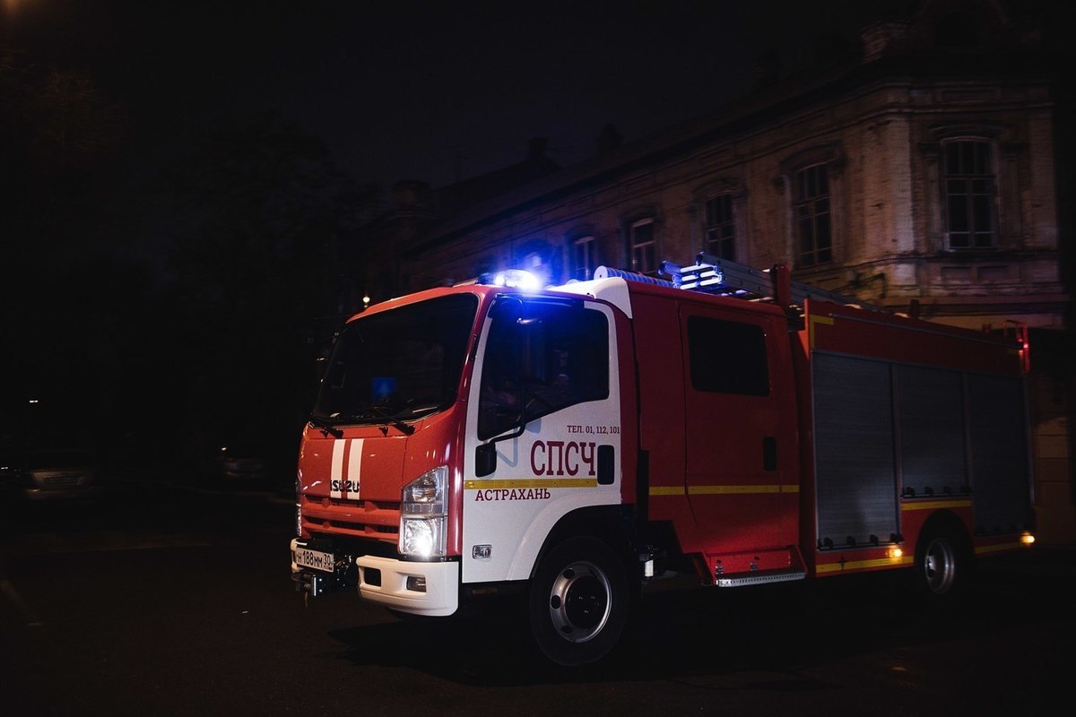 В центре Астрахани подожгли жилой дом - МК Астрахань