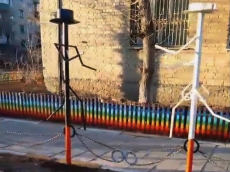 Супруги с тремя детьми сделали скульптуры влюбленных в Чите
