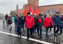 Коммунисты собрались в субботу на Красной площади, чтобы отметить 105-летие комсомола