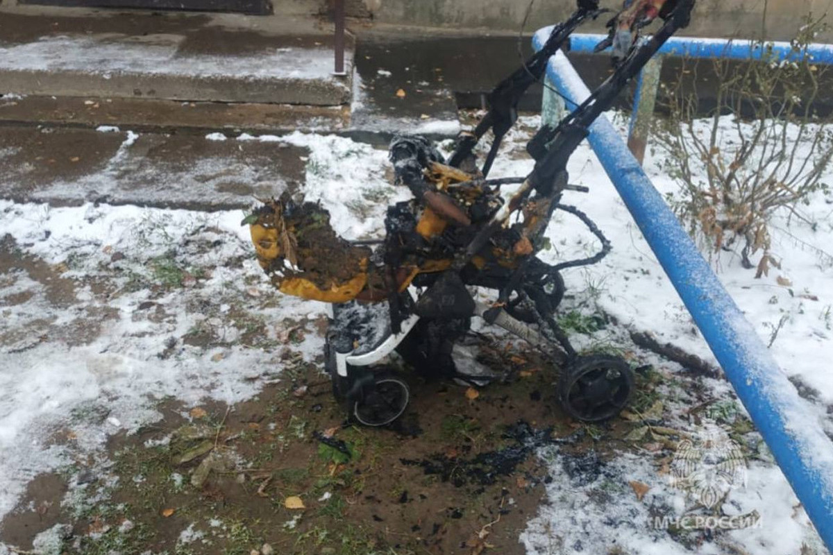27 октября пожарные Ивановской области тушили легковой автомобиль и детскую коляску