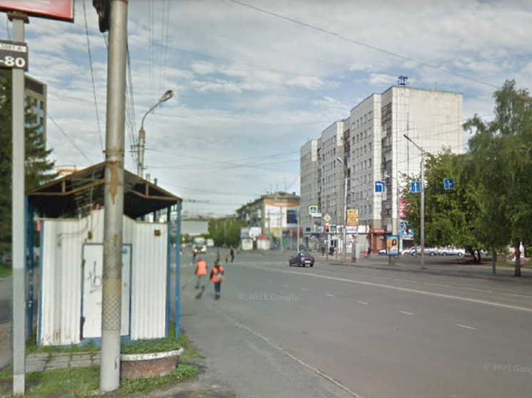 Иномарка сгорела в центре Кургана