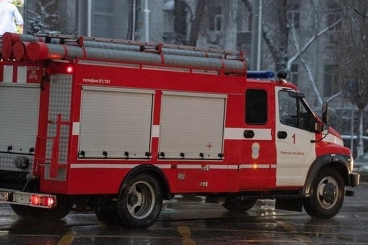 Две люксовые иномарки сгорели в центре Ростова
