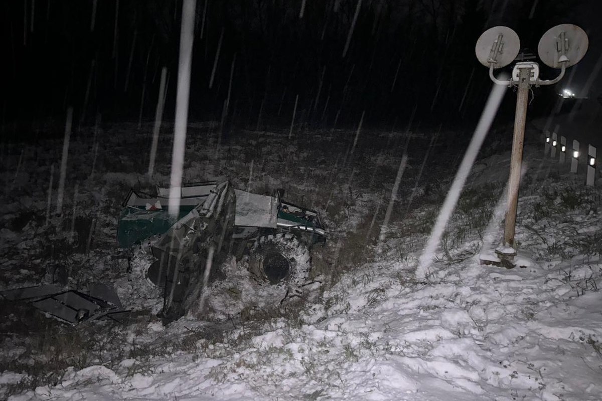 Cнегоболотоход врезался в товарный поезд в Новгородской области