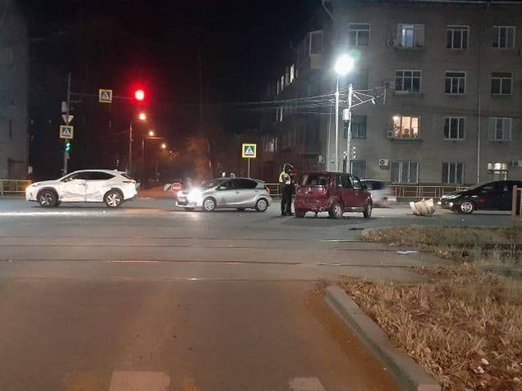 В Хабаровске мужчина протаранил сразу три автомобиля