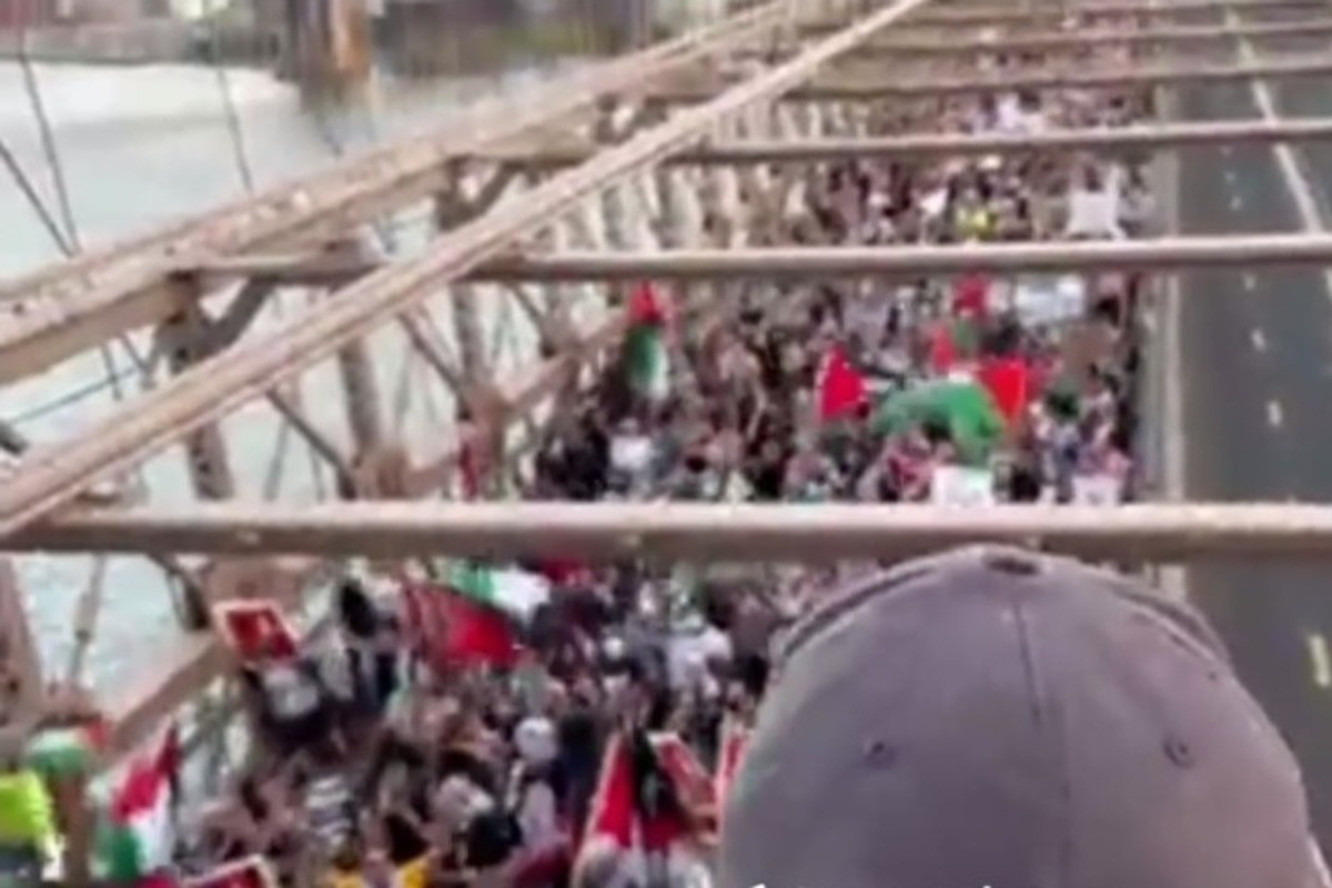 The Brooklyn Bridge in New York was closed due to a rally in support of Palestine