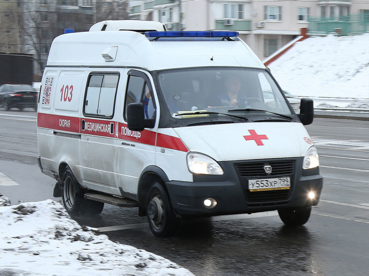 В Подмосковье машина скорой не смогла проехать к школе на вызов