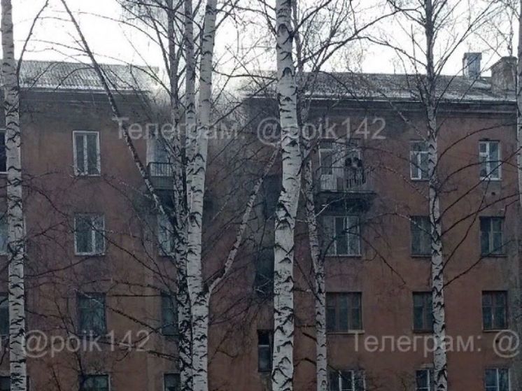 Огонь охватил квартиру в кузбасском городе