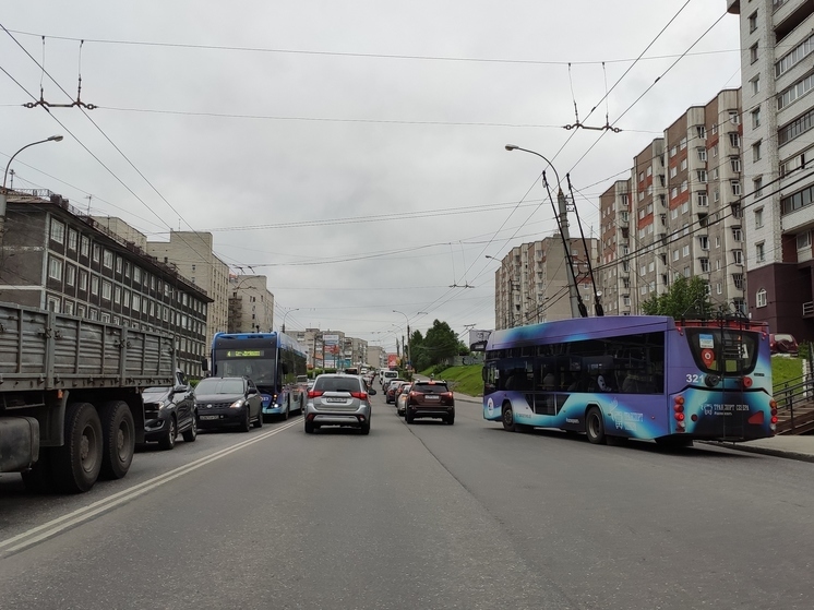 Юрий Сердечкин поздравил работников автомобильного и городского транспорта