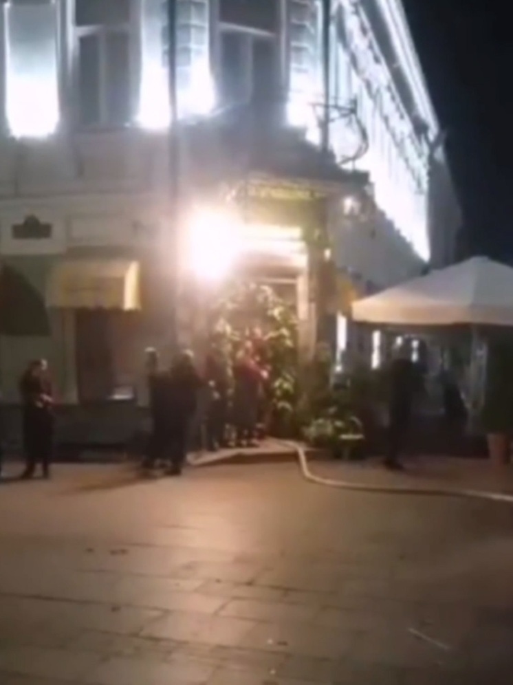 Во Владикавказе во время пожара из кафе эвакуировали 15 человек