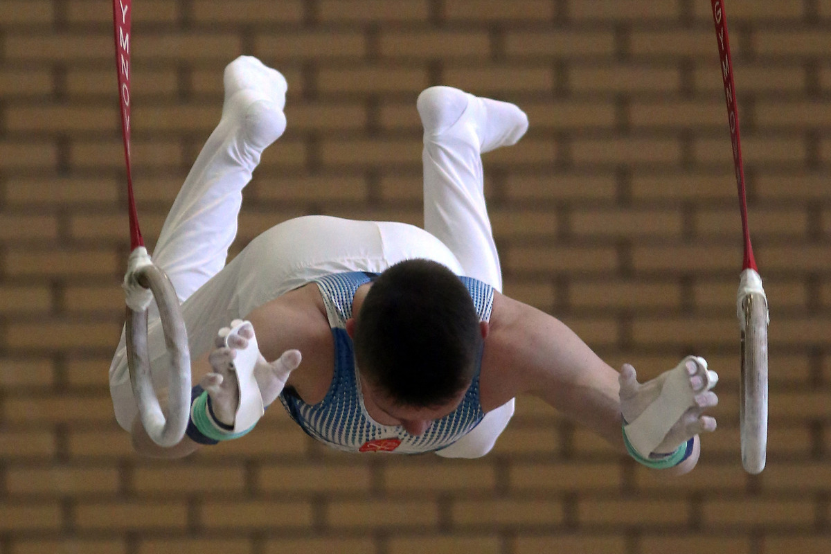 В соревнованиях по гимнастике в Великом Новгороде поучаствовали 42 юных атлета