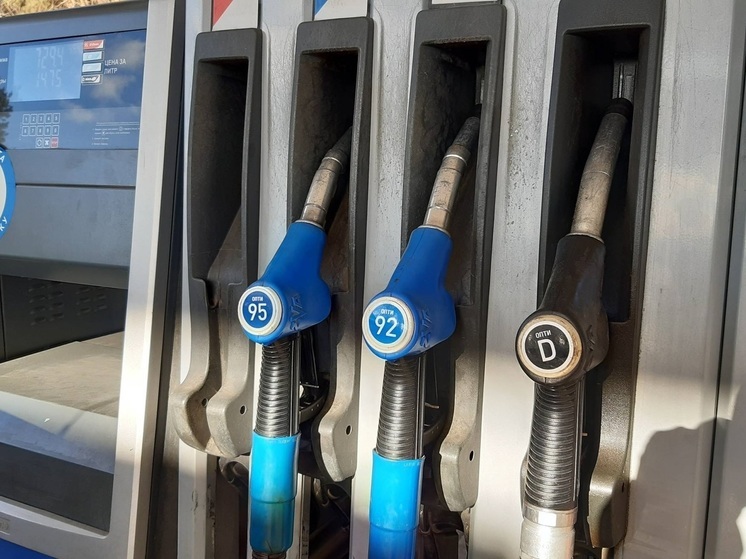 Цены на бензин снизились на заправках в Курганской области