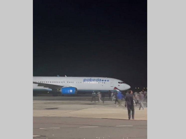 Выстрелы и камни: опубликованы кадры прорыва погромщиков в аэропорт Махачкалы