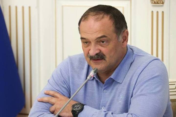 Глава Дагестана Меликов оценил действия собравшихся в аэропорту Махачкалы