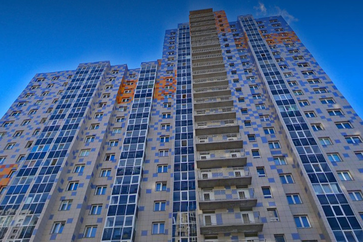 Соцсети: Девочка-подросток упала с 9 этажа многоэтажки в Петрозаводске (18+)
