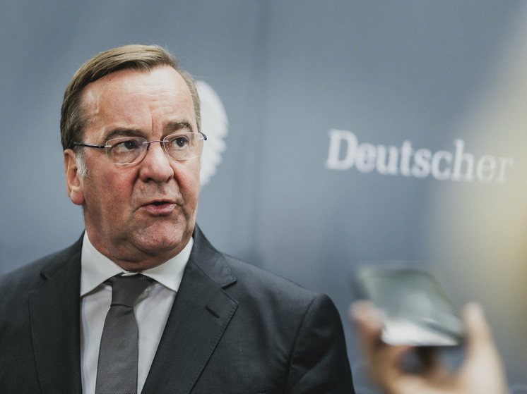 Министр обороны ФРГ призвал готовиться к возможной войне в Европе