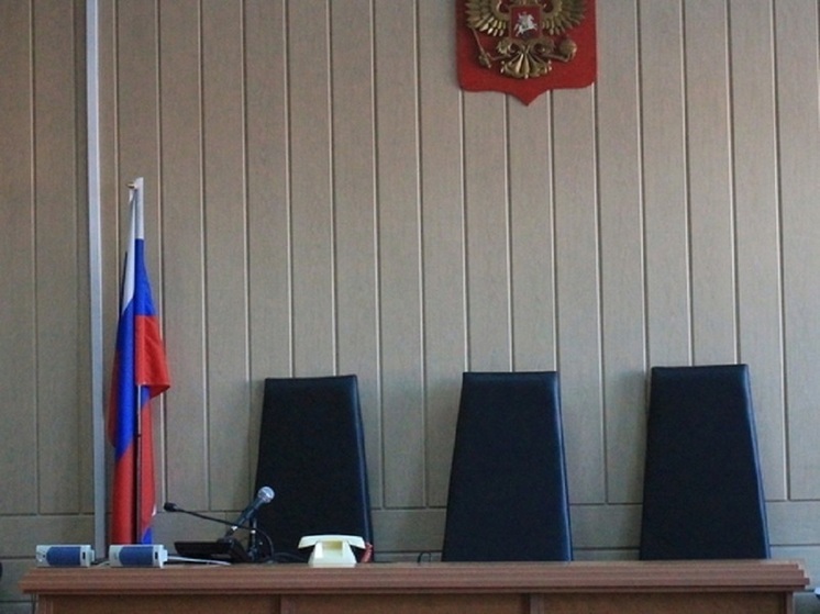 В Новосибирске бывший судебный пристав получила два года колонии за взятку в 83 тысячи рублей