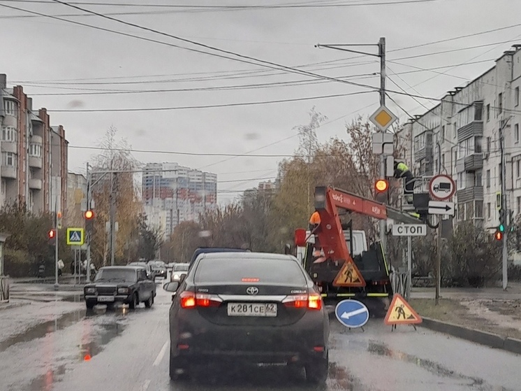 На перекрёстке Кальной и Быстрецкой в Рязани заработал новый светофор