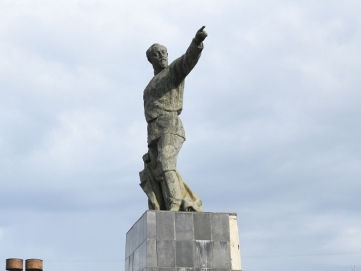 Памятник Дзержинскому из Волгограда увезли на реставрацию в Подмосковье