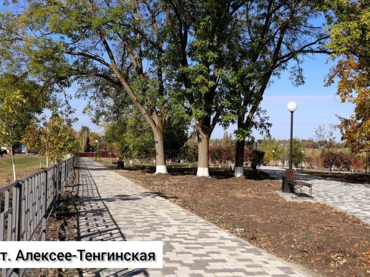 В Тбилисском районе завершают благоустройство центрального парка в одной из станиц