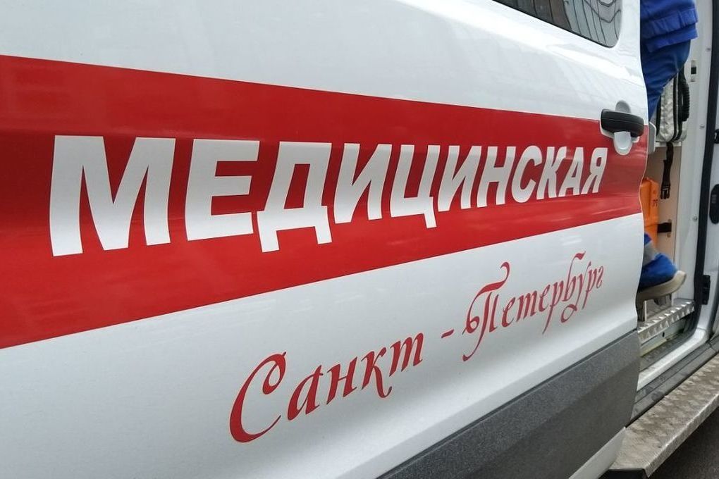 Авария с двумя грузовиками собрала многокилометровую пробку на КАД в Петербурге