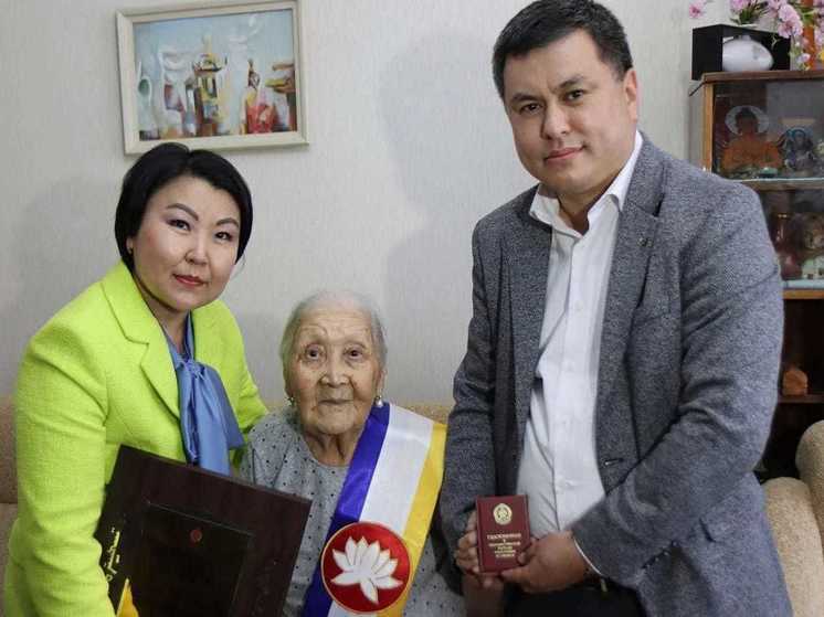 Ветерану здравоохранения присвоили звание Почётного гражданина Калмыкии