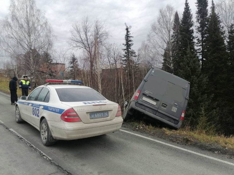 Кузбассовец угнал машину работодателя и бросил автомобиль в канаве