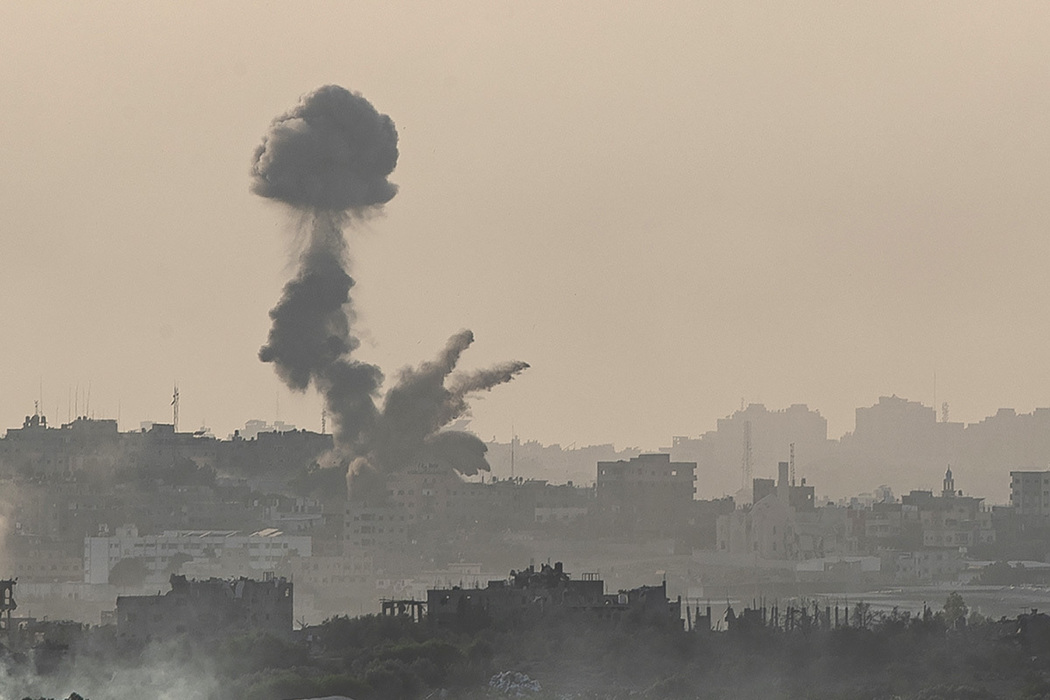 Ракетные залпы, голод в Газе, палестинские похороны: кадры войны Израиля и Палестины