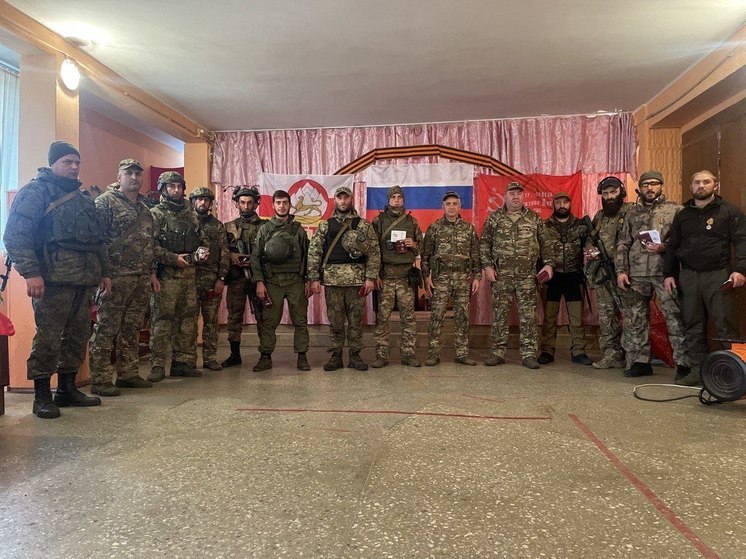 Глава Северной Осетии наградил бойцов спецоперации за взятие пленных ВСУ