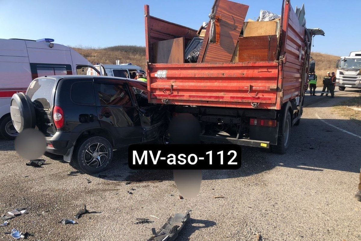 Два человека ранены в ДТП легковушки с грузовиком под Минводами