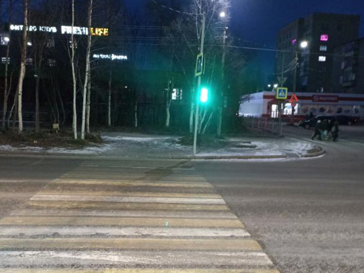 Перекресток в Мончегорске признали опасным для незрячих пешеходов