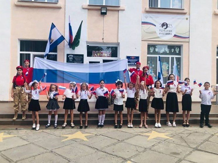 «Разговоры о важном»: в российских школах не только учат, но и воспитывают