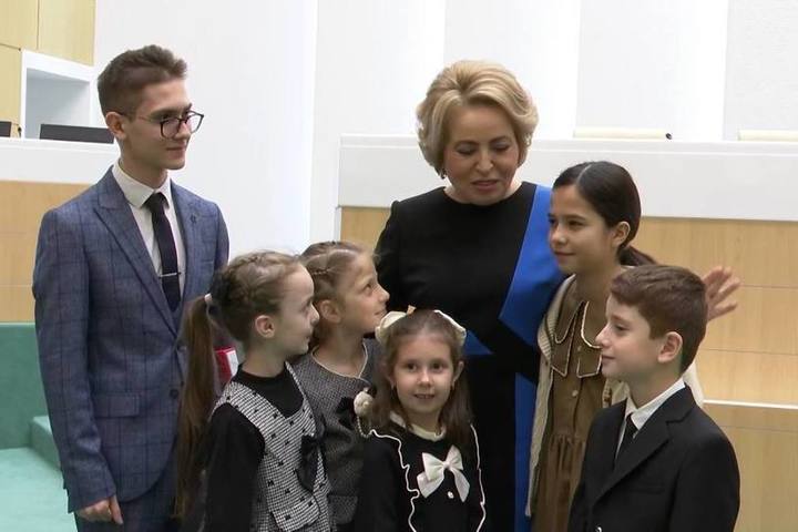 Валентина Матвиенко встретилась с детьми из Дагестана