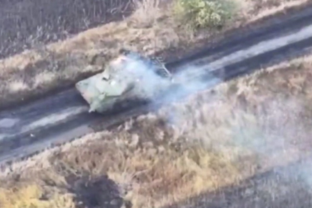 Бойцы ЗВО прямым попаданием из ПТУР уничтожили танк Leopard