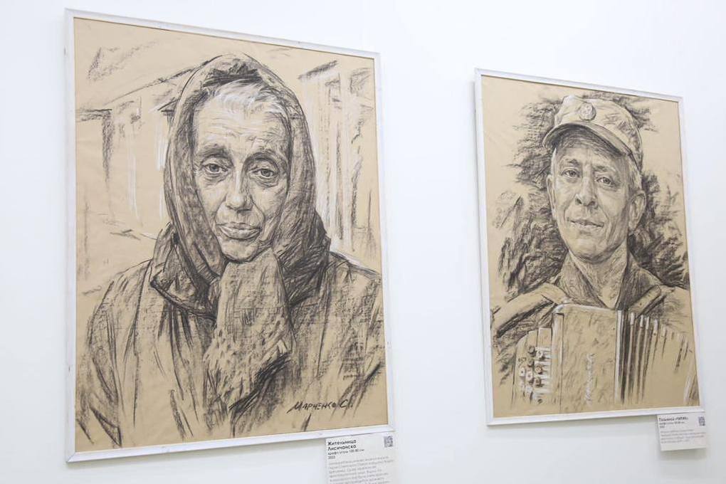 Выставку портретов героев СВО открыли в Заксобрании Нижегородской области