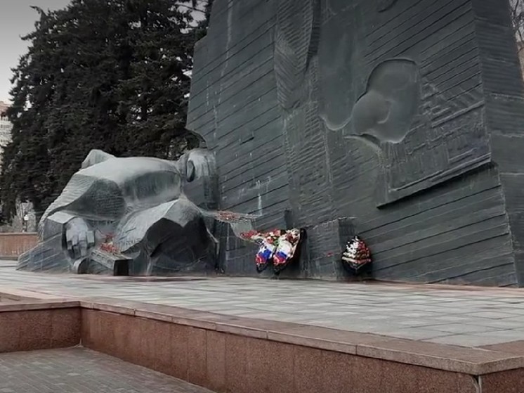 В Воронеже временно запретят парковку и остановку возле Памятника Славы