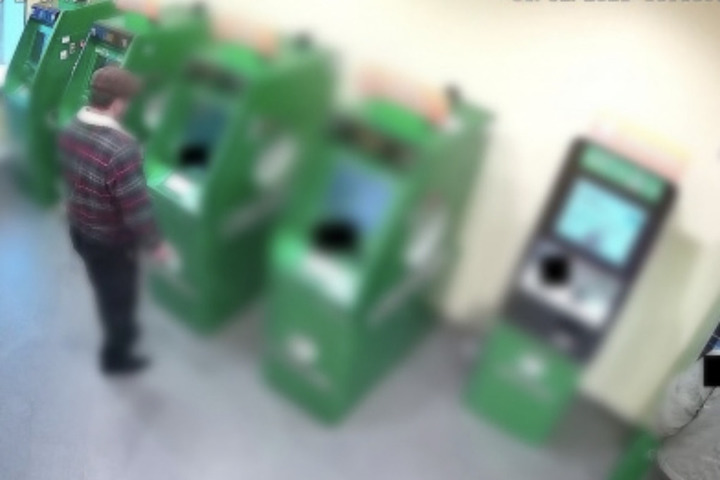 Астраханец украл деньги из банкомата: его разыскивает полиция