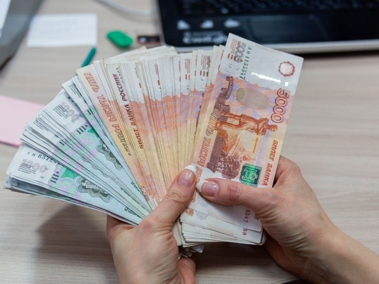 Желавшая поработать в Англии омичка отдала мошенникам 70 тысяч рублей