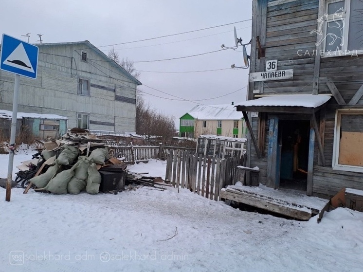 В Салехарде подъезд дома на Чапаева начали восстанавливать после смертельного пожара