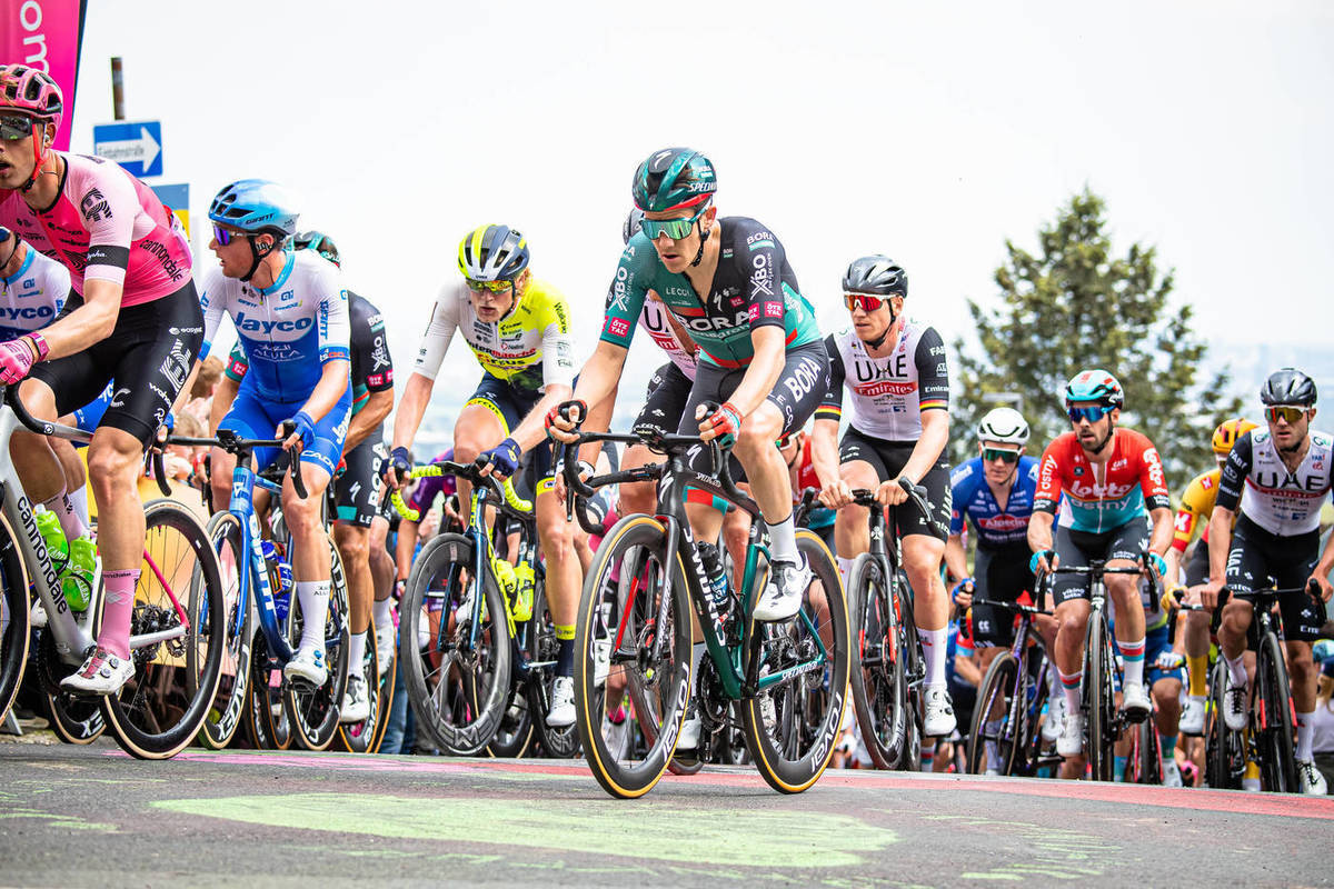 UCI присвоил нейтральный статус 36 российским велогонщикам