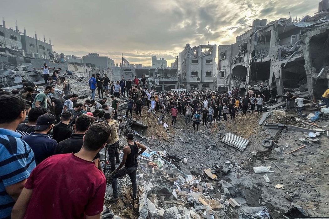 Бомбардировка лагеря беженцев, фуры с "гуманитаркой": тревожные кадры войны Израиля и Палестины