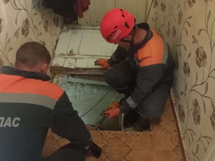 В Лабинске спасатели помогли пенсионерке выбраться из подвала
