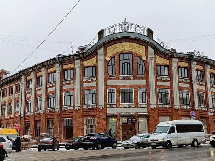 Со здания колледжа музыкального искусства в Кирове сняли строительные леса