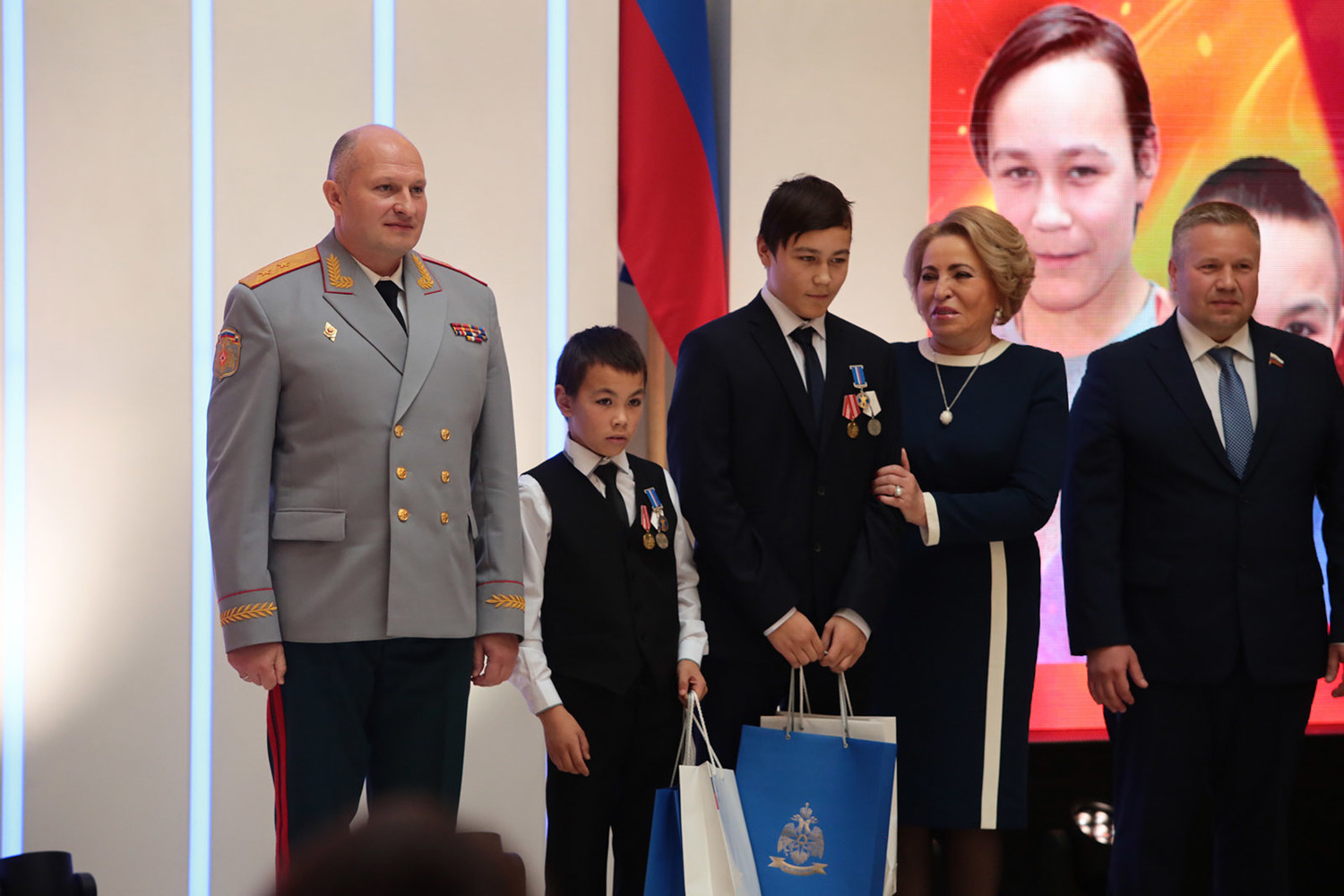 The Federation Council awarded child heroes: cadres of young rescuers and crime fighters