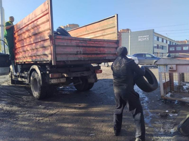 В Пензе собрали старые автомобильные покрышки на утилизацию