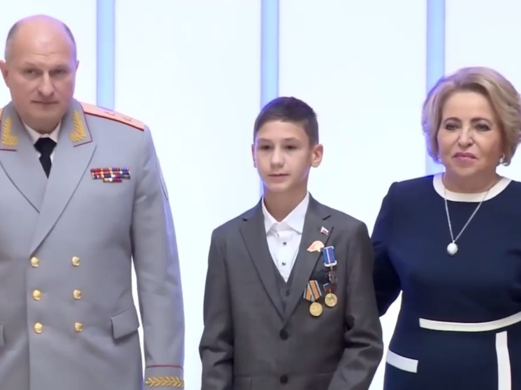 Юного героя из Карачаево-Черкесии наградили в Совете Федерации