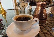 Оптимальное количество чашек кофе в день – две-три штуки. Превышать эту дозировку лучше не стоит, чтобы не получить проблем со здоровьем, рассказал врач-гастроэнтеролог Евгений Белоусов.